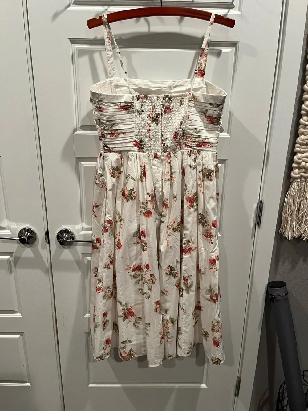 Abercrombie & Fitch White Floral Spaghetti-Strap Sundress with vintage look